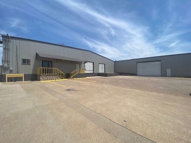 2563 NE 33rd St, Fort Worth, TX à louer - Photo du bâtiment - Image 3 de 8