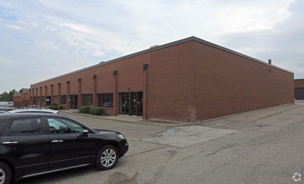 850-878 Magnetic Dr, Toronto, ON à louer - Photo du bâtiment - Image 3 de 4