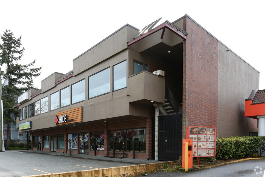 903 16th St W, North Vancouver, BC à louer - Photo du bâtiment - Image 3 de 9