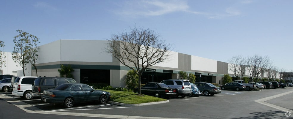 10542 Calle Lee, Los Alamitos, CA for lease - Building Photo - Image 3 of 22