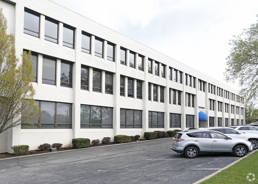 8826 Santa Fe Dr, Overland Park, KS for lease - Building Photo - Image 2 of 4