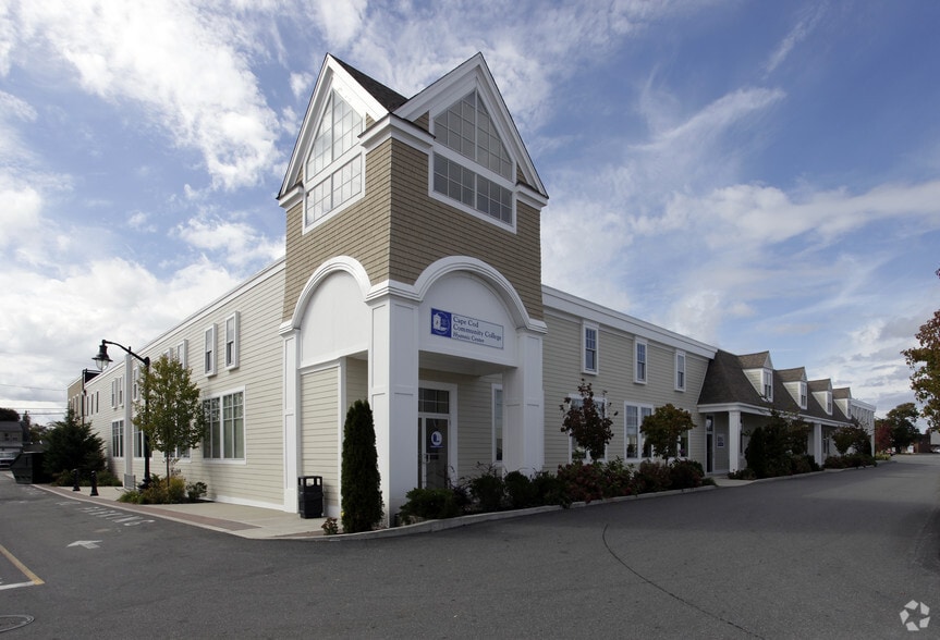 540 Main St, Hyannis, MA à vendre - Photo principale - Image 1 de 86