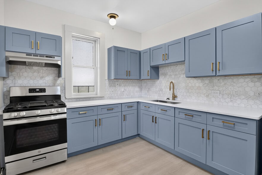 1528 E 74th Pl, Chicago, IL for sale - Building Photo - Image 3 of 41