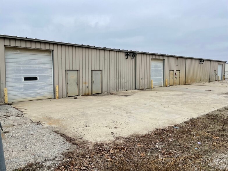 604 N Country Fair Dr, Champaign, IL for lease - Building Photo - Image 2 of 3