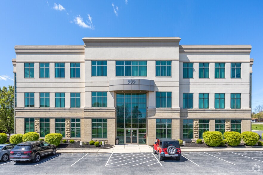 809 Wrightsummit Pkwy, Ft Wright, KY à louer - Photo du bâtiment - Image 2 de 4