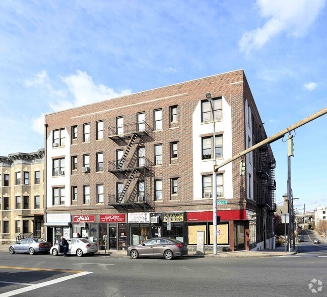 6 Webster Ave, New Rochelle, NY à vendre - Photo principale - Image 1 de 5