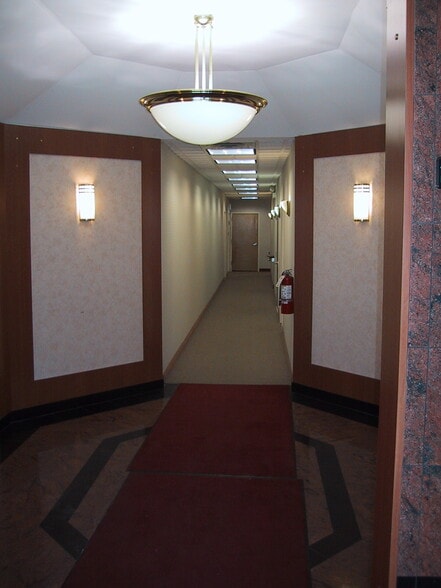 1415 Queen Anne Rd, Teaneck, NJ for lease - Interior Photo - Image 2 of 7