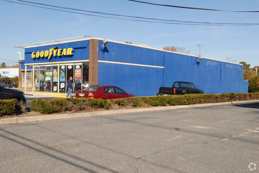 261 Highway 35, Eatontown, NJ for lease - Building Photo - Image 1 of 3