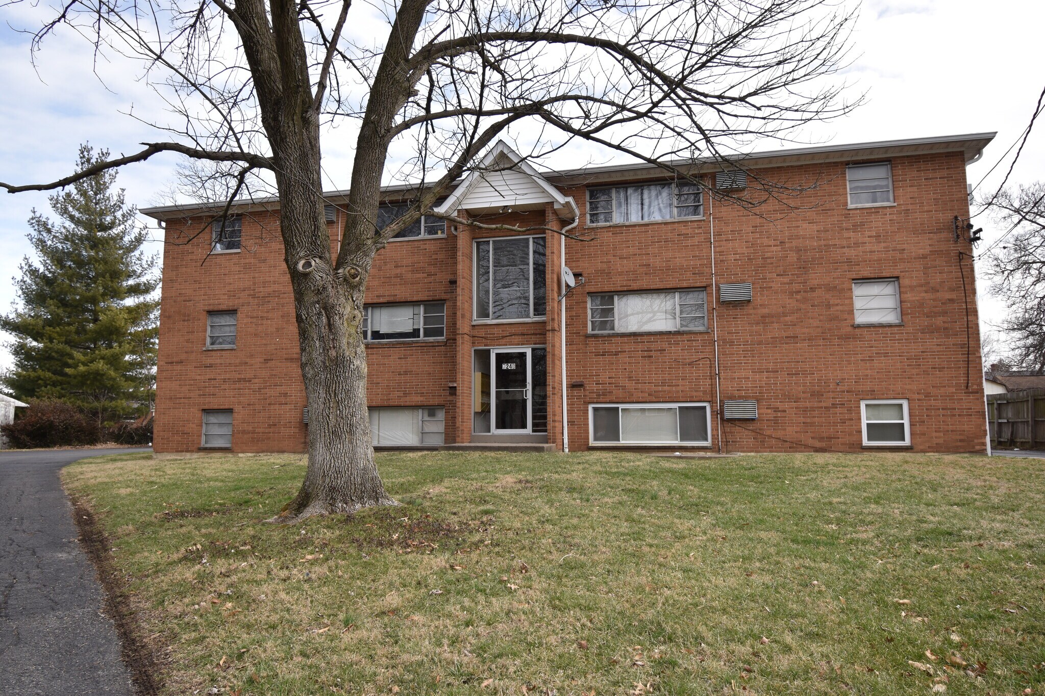 7240 Longwood Ct, Cincinnati, OH à vendre Photo principale- Image 1 de 26