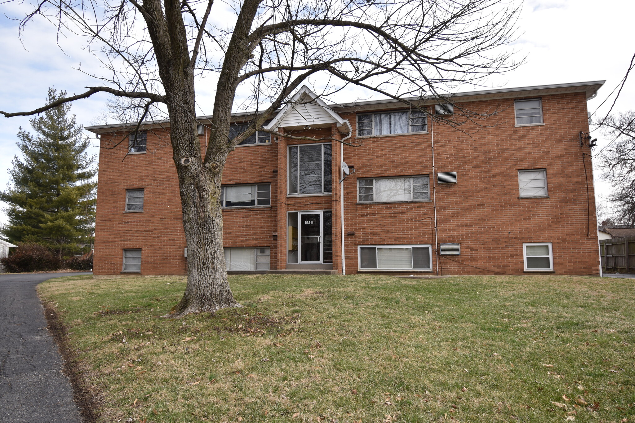 7240 Longwood Ct, Cincinnati, OH for sale Primary Photo- Image 1 of 26