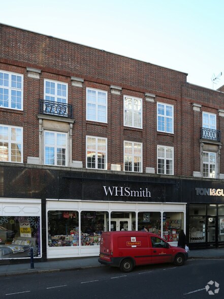 7-11 High St, Reigate à louer - Photo du bâtiment - Image 3 de 5