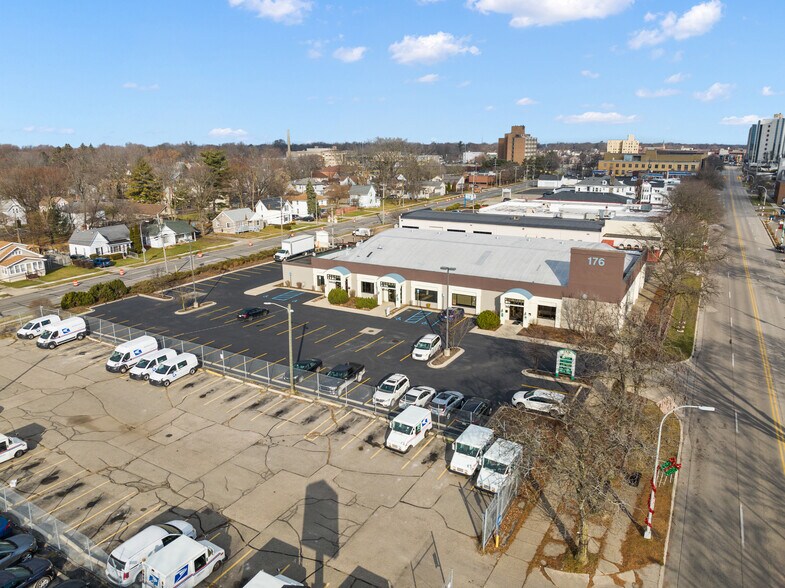 176 S Main St, Mount Clemens, MI for lease - Building Photo - Image 2 of 6