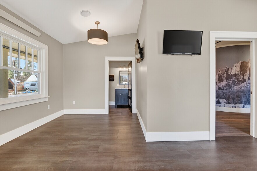 104 W Ruby Ave, Gunnison, CO à vendre - Photo du bâtiment - Image 2 de 45