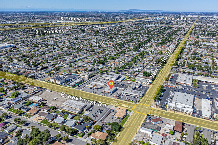 333 S Brookhurst Rd, Fullerton, CA à vendre - Photo du bâtiment - Image 2 de 44