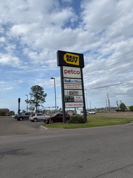 4600 Hardy St, Hattiesburg, MS for lease - Building Photo - Image 3 of 7