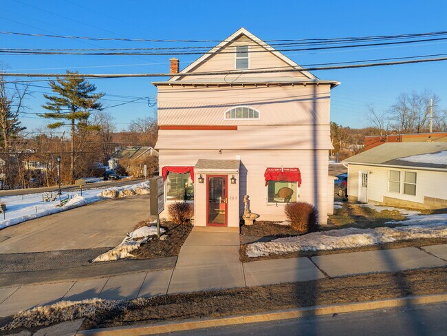Plus de détails pour 203 Columbia Tpke, Rensselaer, NY - Commerce de détail à louer