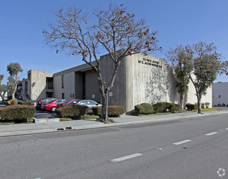 103-119 E Alton Ave, Santa Ana, CA for lease - Primary Photo - Image 1 of 4