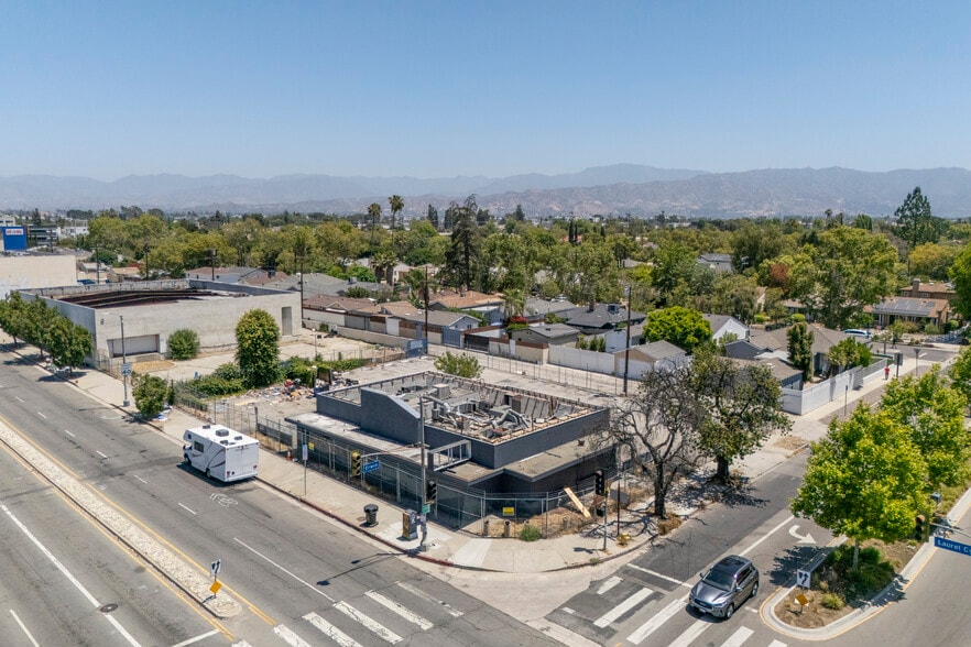 6202 Laurel Canyon Blvd, North Hollywood, CA à vendre - Photo du bâtiment - Image 2 de 11