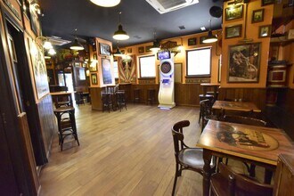 Retail in Madrid, Madrid for lease Interior Photo- Image 2 of 13