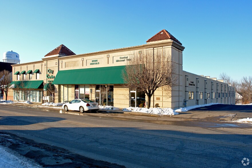123 E Gay St, Warrensburg, MO à louer - Photo du bâtiment - Image 3 de 4