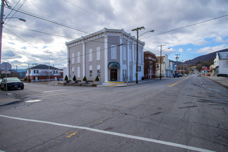 181 Main, New Castle, VA for lease - Building Photo - Image 3 of 30