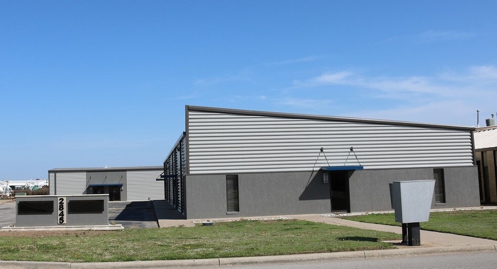 2845 Broce Dr, Norman, OK à vendre - Photo principale - Image 1 de 59