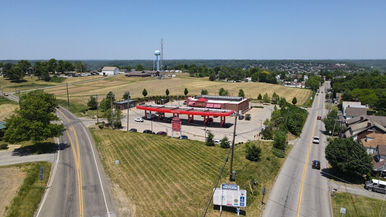 100 Freeport Rd, Butler, PA à louer Photo principale- Image 1 de 10