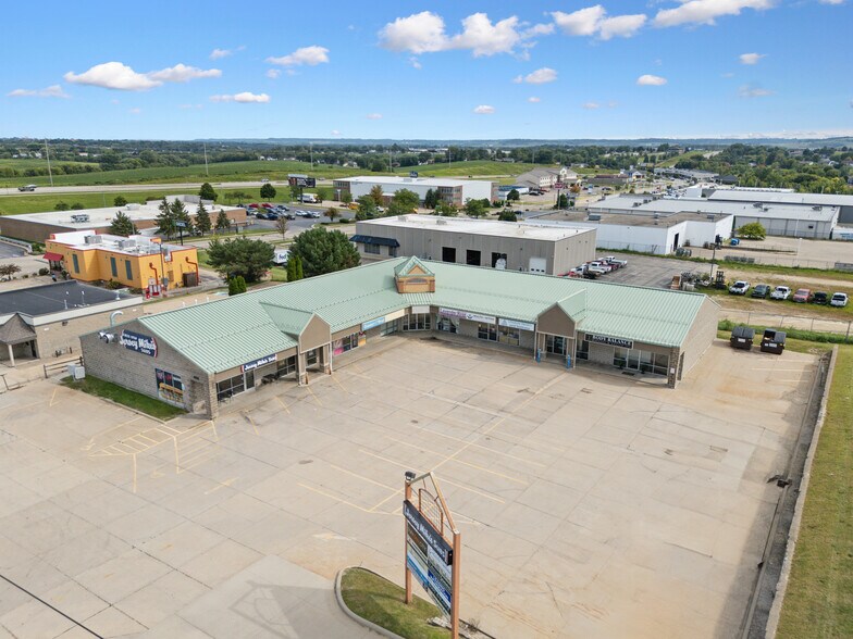 4855 Asbury Rd, Dubuque, IA à louer - Photo du bâtiment - Image 1 de 7