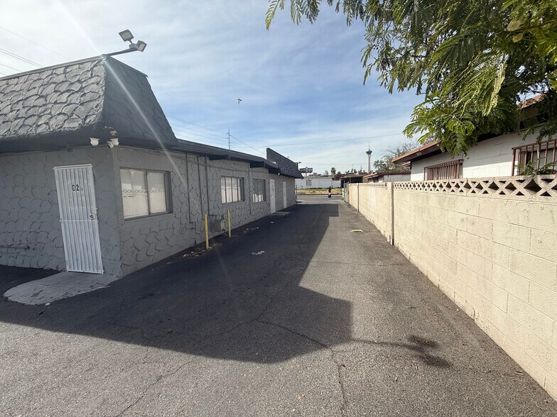 1500 E Sahara Ave, Las Vegas, NV for sale - Interior Photo - Image 1 of 14