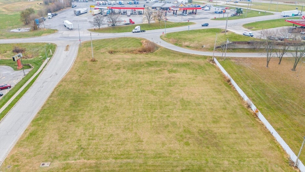 500 Granite Dr, Peculiar, MO for sale - Building Photo - Image 2 of 9