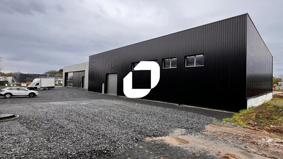 Flex dans Couëron à louer - Photo du bâtiment - Image 2 de 9