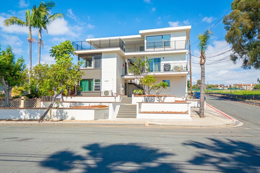 2699 E 20th St, Signal Hill, CA à vendre - Photo du bâtiment - Image 3 de 21