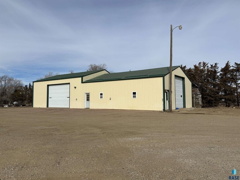 1603 N Broadway Ave, Miller, SD for sale - Primary Photo - Image 1 of 37