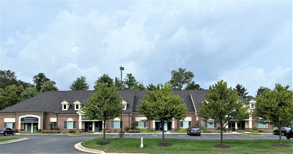 90 Executive Dr, Carmel, IN à louer - Photo du bâtiment - Image 3 de 14