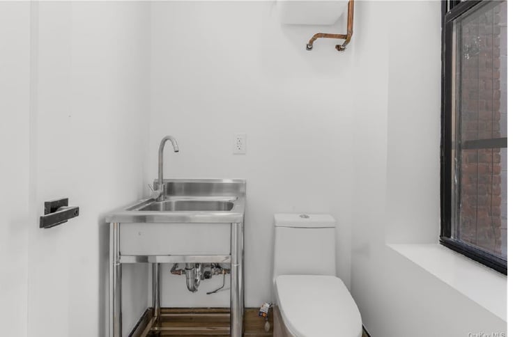 557 E 137th St, Bronx, NY à louer - Photo du bâtiment - Image 3 de 9
