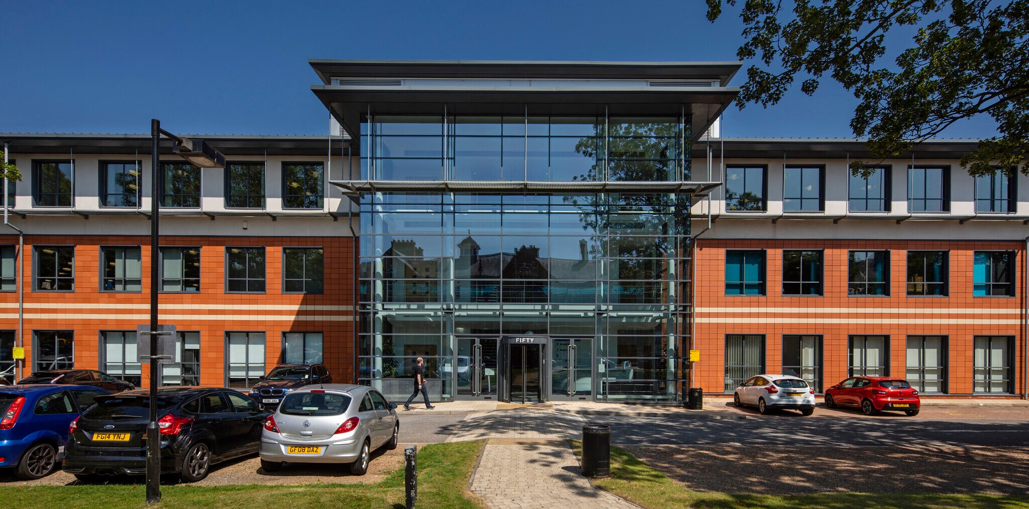 50 Pembroke Ct, Chatham à louer Photo du bâtiment- Image 1 de 6