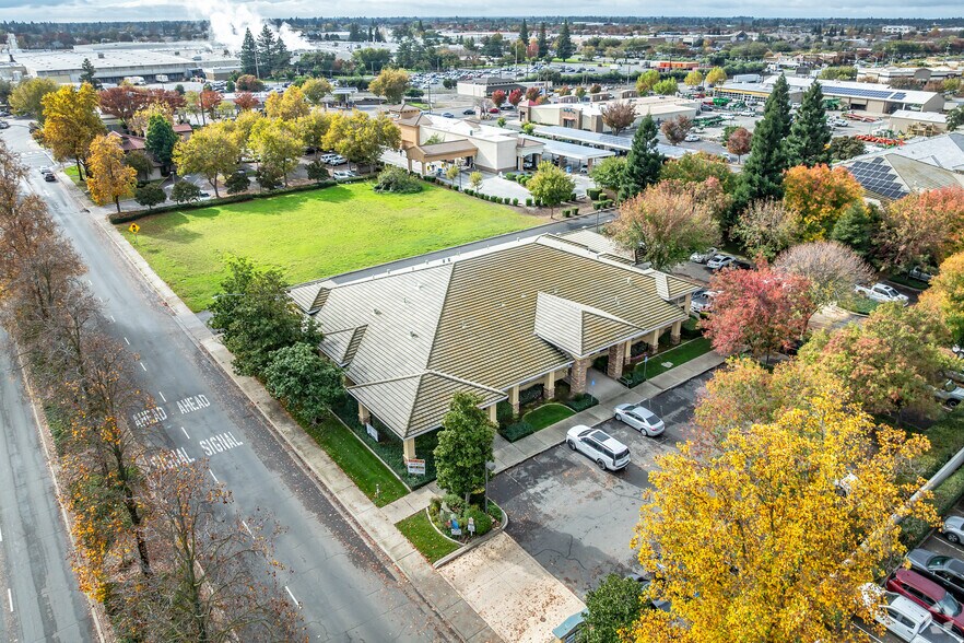 1110 Civic Center Blvd, Yuba City, CA à louer - Aérien - Image 3 de 3