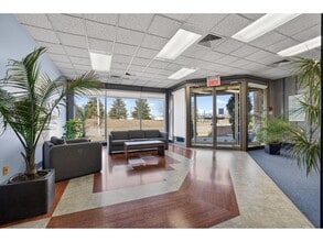 1800 Rue Michelin, Laval, QC à louer Photo intérieure- Image 1 de 4