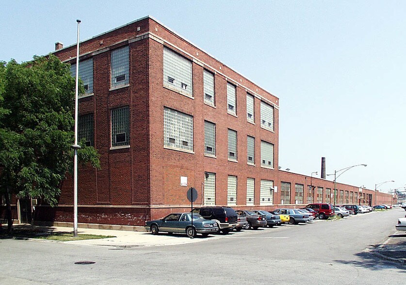 2701 N Kildare Ave, Chicago, IL à vendre - Photo du bâtiment - Image 2 de 13