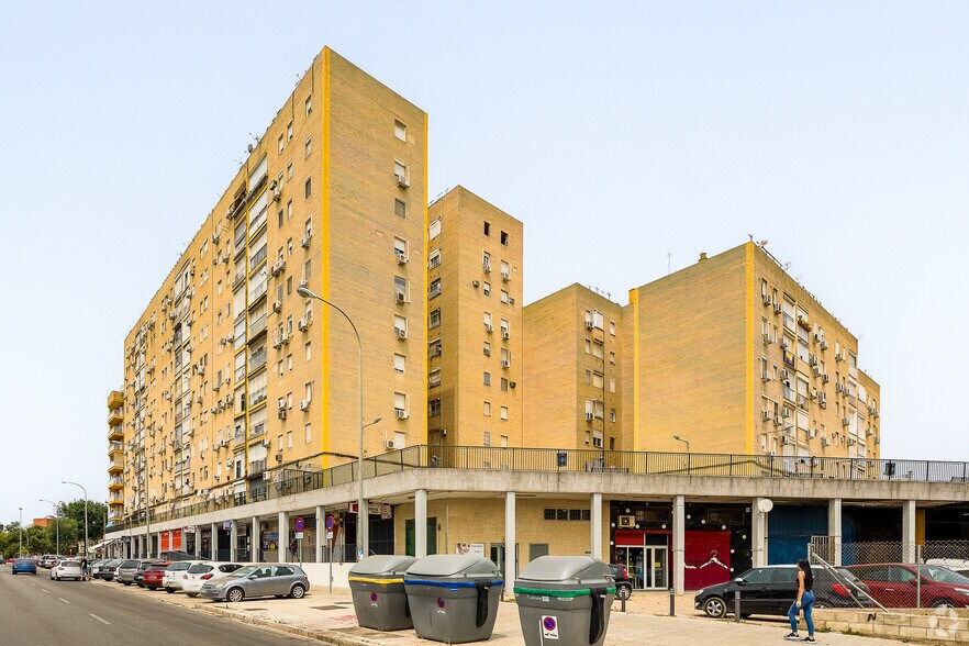Immeuble residentiel dans Sevilla, Sevilla à vendre - Photo du bâtiment - Image 2 de 2