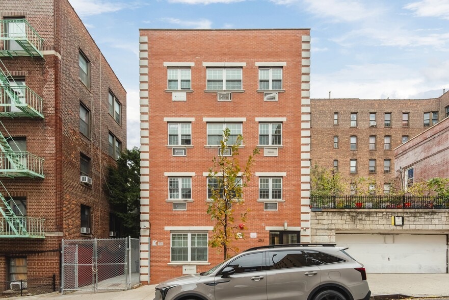 253 E 206th St, Bronx, NY for sale - Building Photo - Image 1 of 30