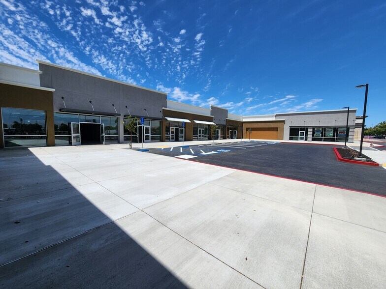 2445-2475 N Texas St, Fairfield, CA à louer - Photo du bâtiment - Image 1 de 10