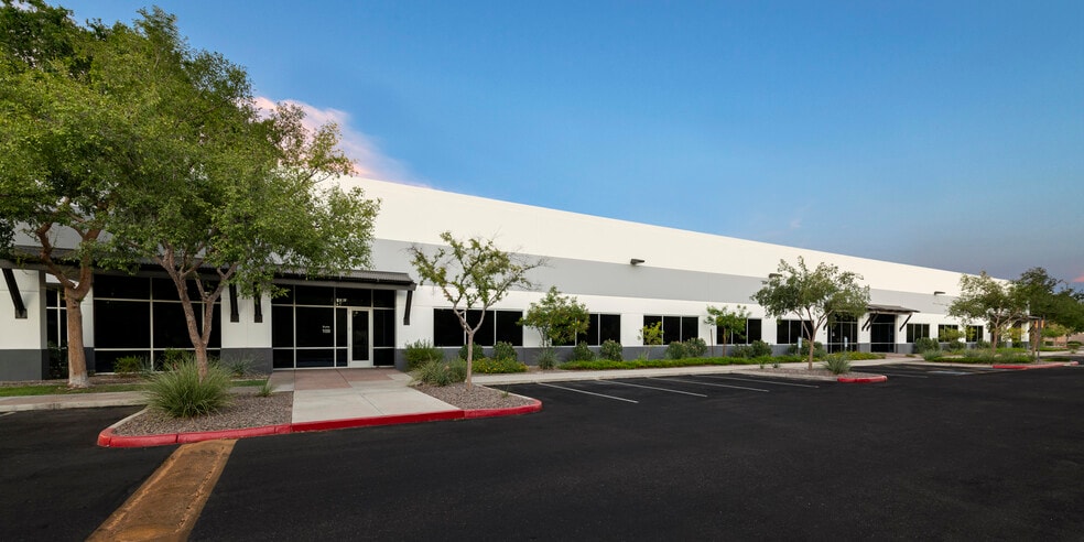 15210 S 50th St, Phoenix, AZ à louer - Photo du bâtiment - Image 3 de 6