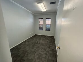 2100 Constitution Blvd, Sarasota, FL for lease Interior Photo- Image 2 of 2