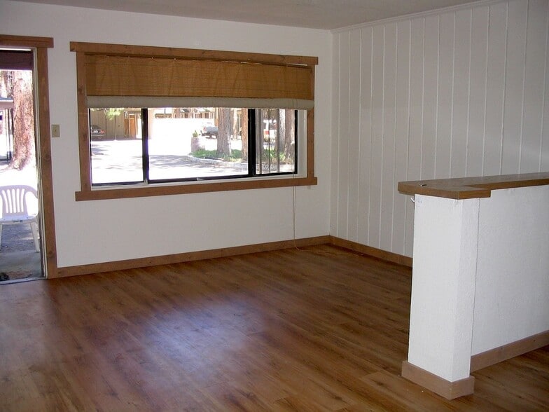 920 Alameda Ave, South Lake Tahoe, CA for sale - Building Photo - Image 2 of 14