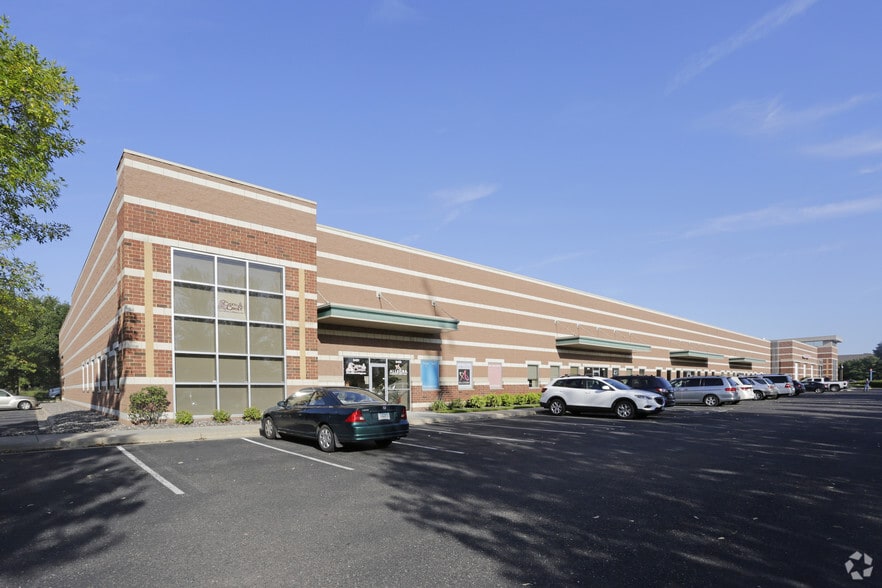 8451-8479 Xerxes Ave N, Brooklyn Park, MN for lease - Primary Photo - Image 1 of 7