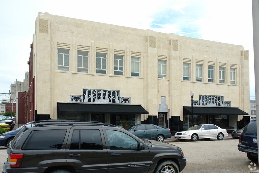 215 Orleans St, Beaumont, TX à louer - Photo du bâtiment - Image 2 de 4