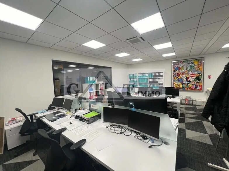 Industrial in Massy for sale - Interior Photo - Image 2 of 12