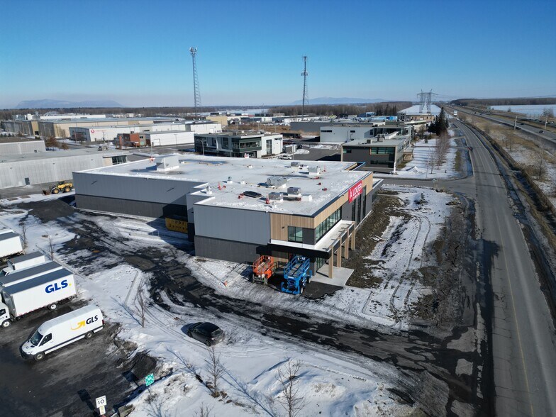 8800 Rue Samuel-Hatt, Chambly, QC à vendre - Photo du bâtiment - Image 2 de 8