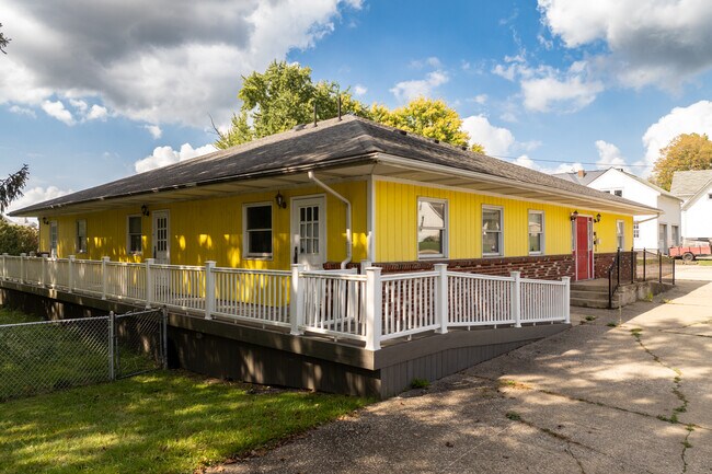 Plus de détails pour 14966 Thompson Ave, Middlefield, OH - Commerce de détail à louer